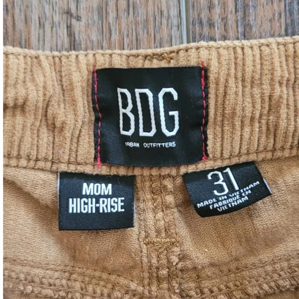 BDG by Urban Outfitters Corduroy Khaki Mom High-Rise Straight-Leg Pants 31 - Picture 3 of 4